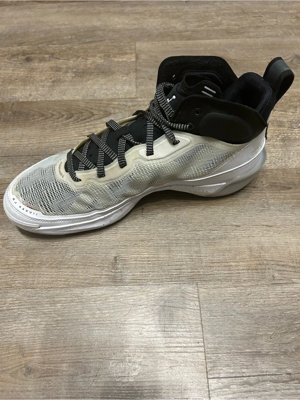 Nike Jordan 37 Oreo Men's Size 11 Mid-Top Basketball Sneakers Black/Cream/White